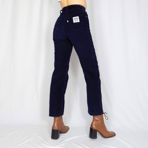 SOLD Vintage Levi’s straight leg corduroy pants - Picture 4 of 7